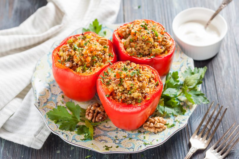 ardei umpluti cu quinoa si verdeturi